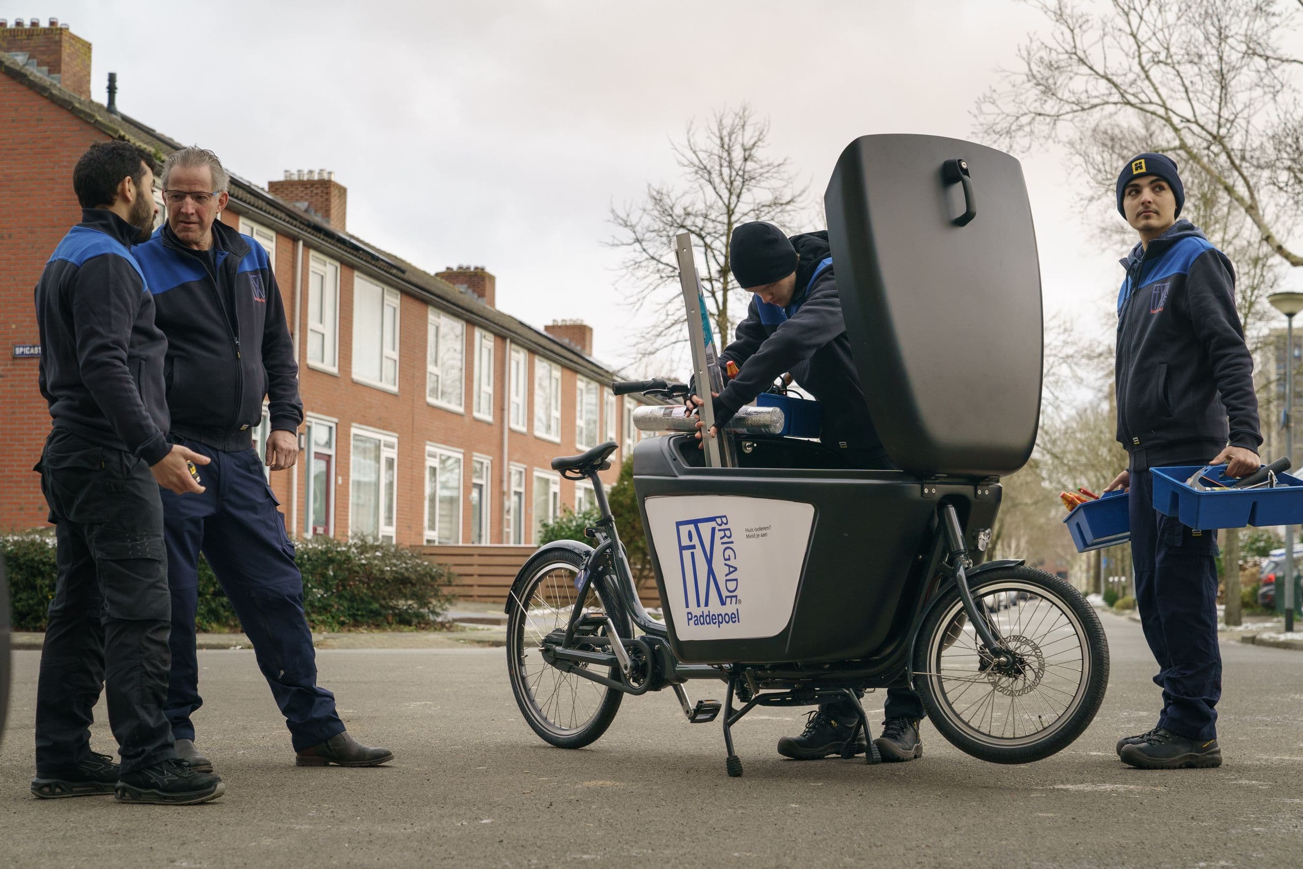 2024 01 08 Fotoshoot Reyer Boxem Leermeesters En Leerlingen Bij Bakfiets Fixbrigade Paddepoel