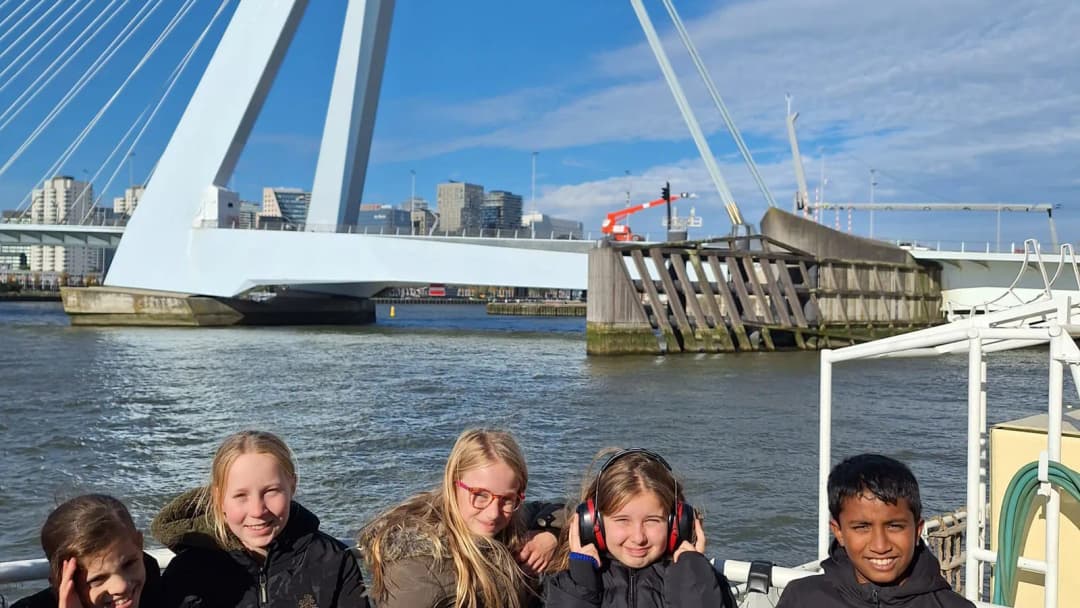 Stichting Goudse Weekendschool-actionPhoto_92 95 2024-10 op de boot.jpg