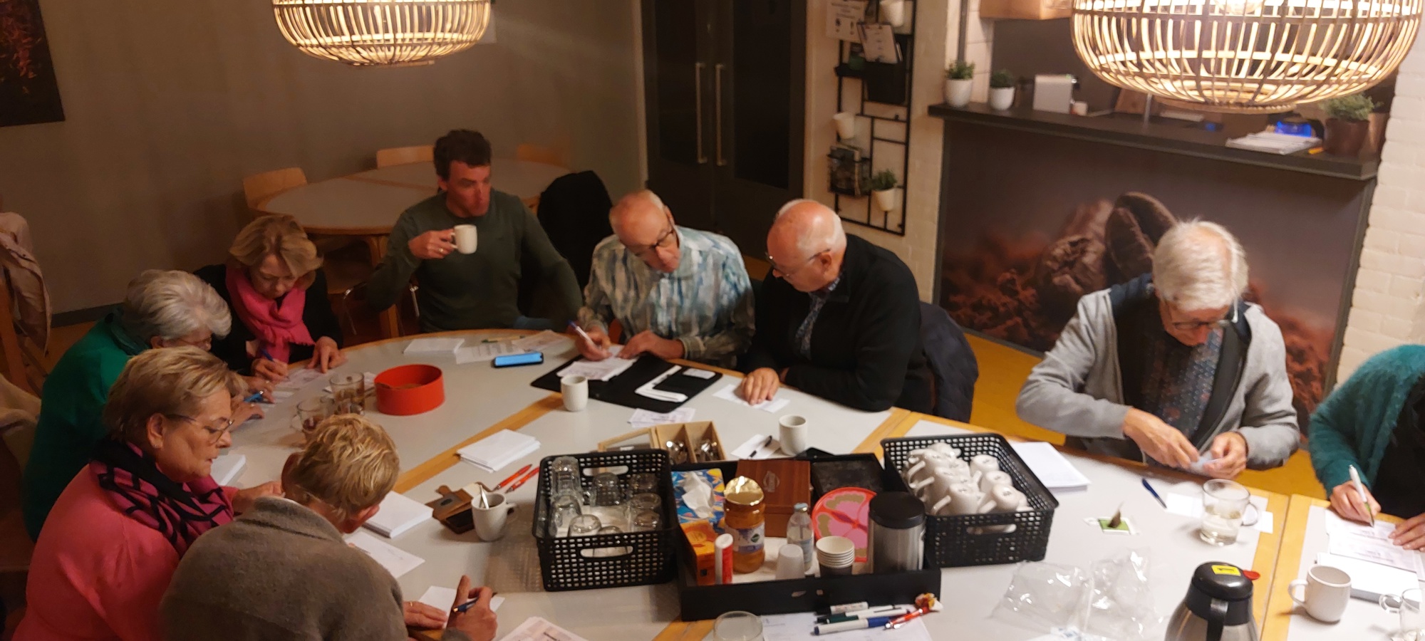 20241014-samenkatwijk-voedselbank-schoenenactie-14-okt-2024-(foto-klaas-wassens)-afbeelding-2.jpg