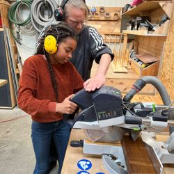 Kunstwerken maken in werkplaat