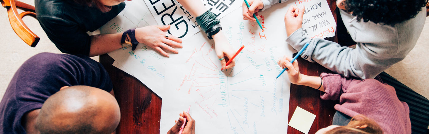 Creatieve flyer voor jongeren 