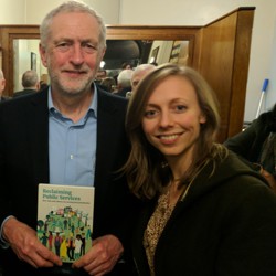 Jeremy Corbyn met ons boek