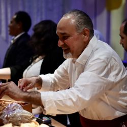 Ala aan werk in zijn bedrijf