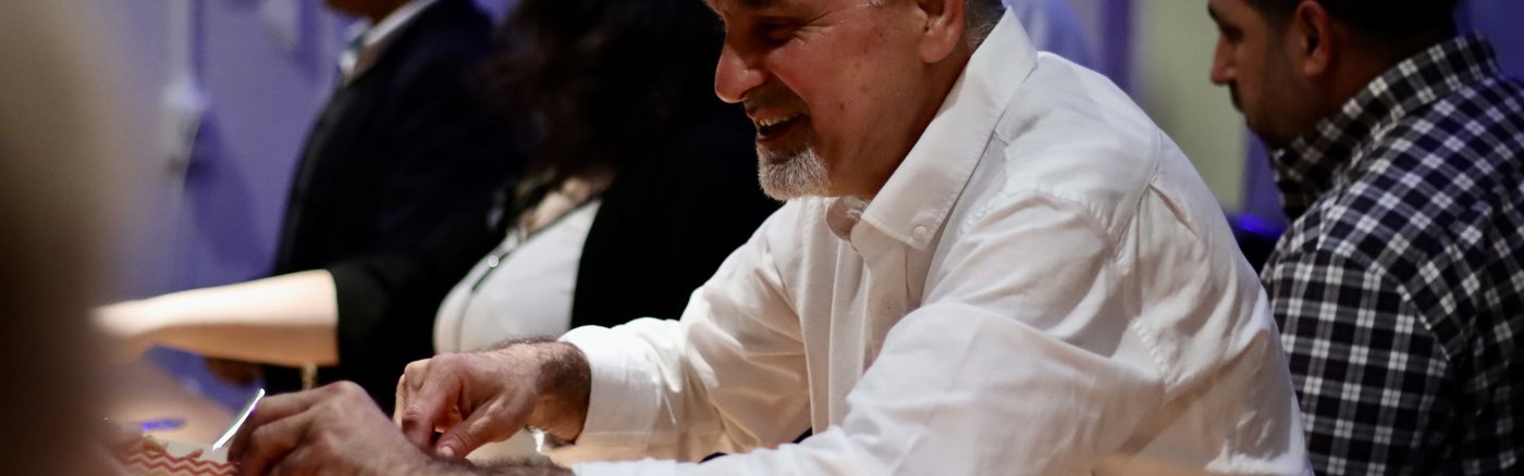 Ala aan werk in zijn bedrijf