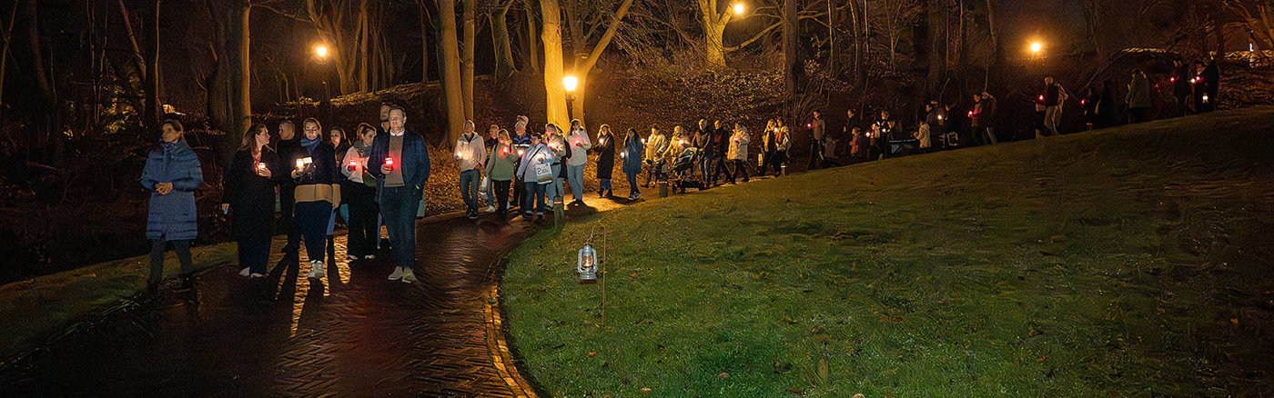 Fotografie van herdenking en boeklancering